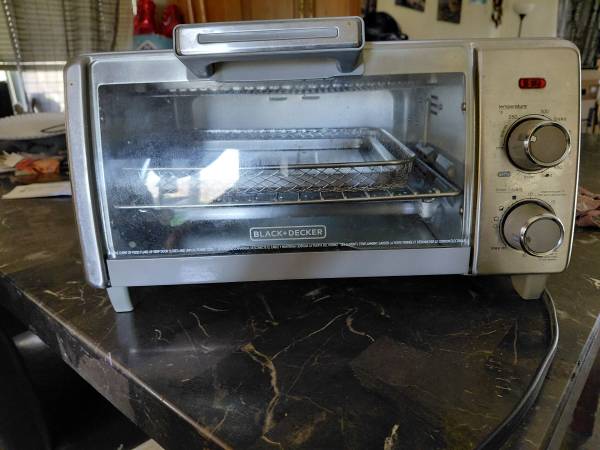 Black and Decker toaster 1