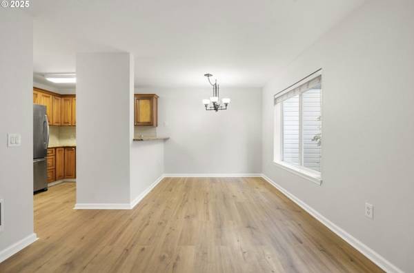 $2,150 / 2br - 990ft2 - Remodeled Condo. Private Landlord $300 off move in offer (Multnomah village)64038883781889121