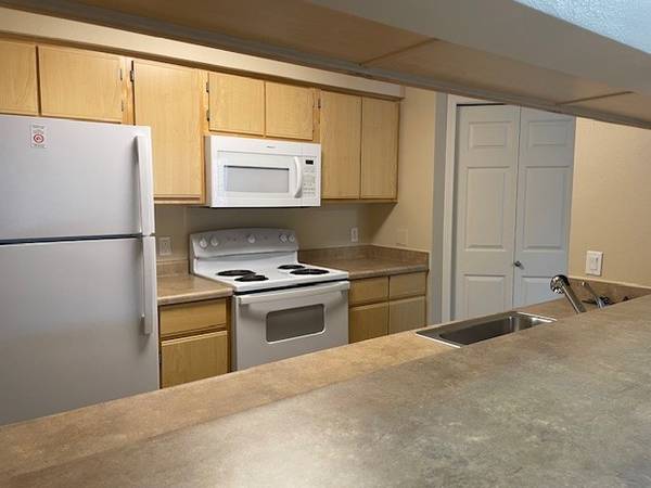 $1,645 / 1hab - 740ft2 - 1 dormitorio, 1 baño, bonita vista a la comunidad, ¡ALQUILER GRATIS EN OCTUBRE!! (Gresham)63831535673473121