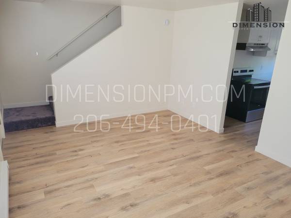 $1,775 / 2br - 1008ft2 - Beautiful 2-Bedroom 1.5-Bathroom Townhouse Style Apartment (Oregon)63659499776129121