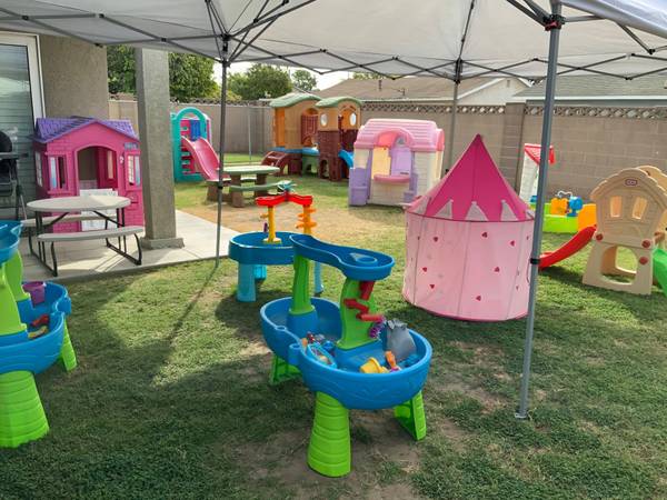 Daycare *Licensed* Childcare *Licensed* Large clean spacious home 1