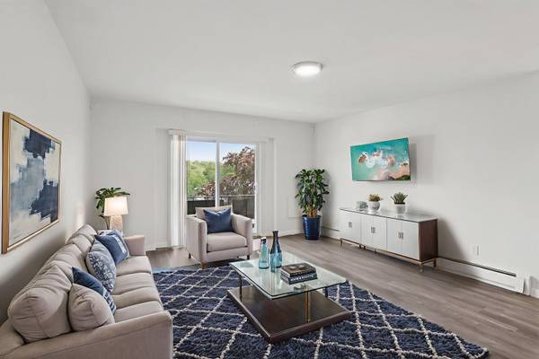 $2,550 / 2br - Hyde Park 2 Bed/1 Bath Apartment | Near River Street (Hyde Park)63810087531649121