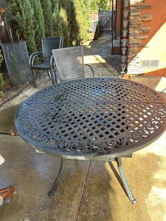 Outdoor Expandable Aluminum Dining Table Hammered Bronze Finish - $250 (san jose south)63471479630337124