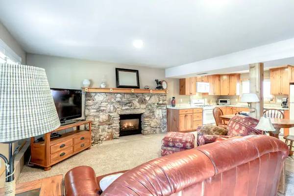 $2,400 / 1br - 800ft2 - Ski lease 1 bdr apt in north Tahoe chalet, 3-4 months (Near Tahoe City, Carnelian Heights - Lake Tahoe)64187195687169122