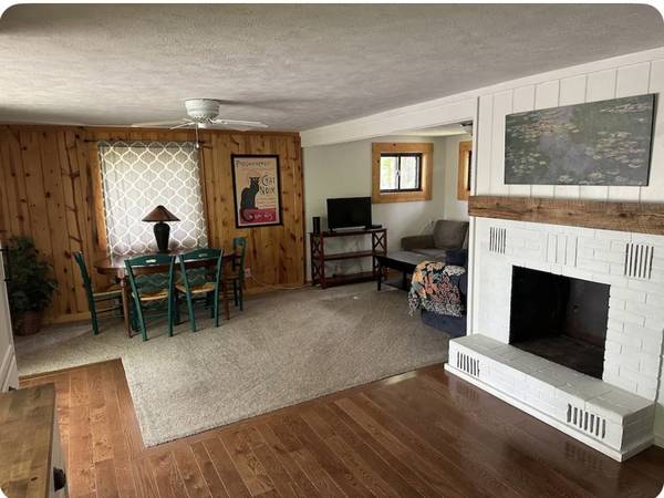 $1,500 / 2br - 1000ft2 - Cozy lake house near downtown TC (Traverse City)64037724722946122
