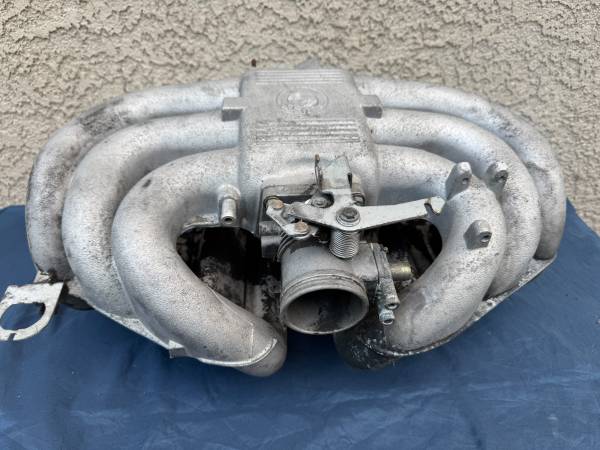 BMW E30 Intake manifold 1