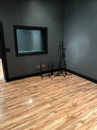 $994,000 / 6000ft2 - Beautiful home former recording studio63680301080961124