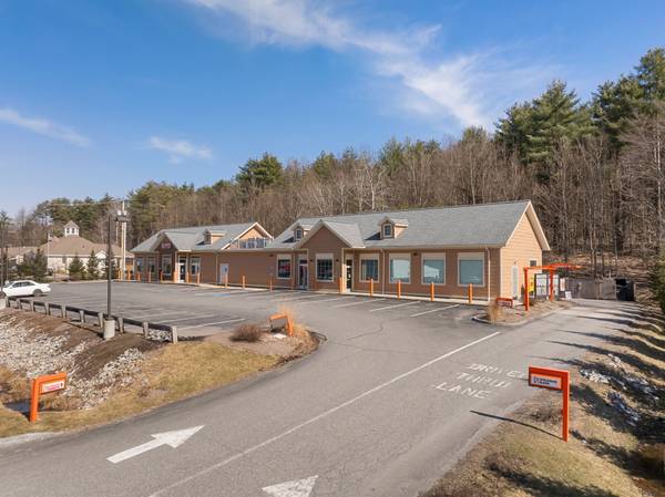 $2,900 / 2485ft2 - Prime retail w/ traffic count of +/- 10,000 VPD (Claremont)63931656854530121