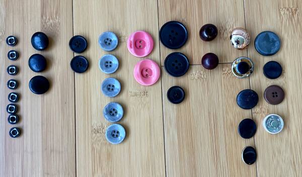 34 Pieces Buttons 1
