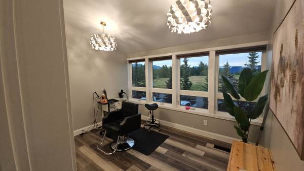$2,200 / 1206ft2 - Southside beauty salon (Anchorage)63416595186819122
