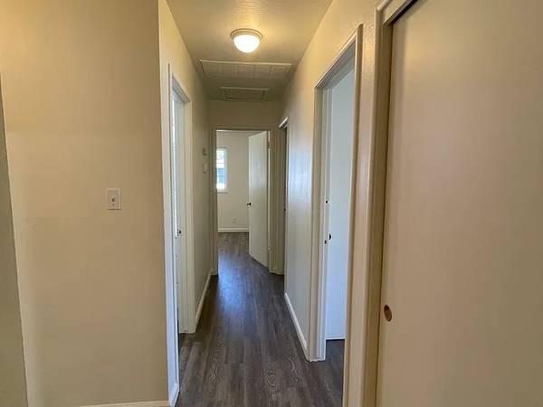 $850 / 3br - 1030ft2 - Modern Upgrades 3-Bedroom Home with Spacious Backyard (Sacramento)63790713891073123