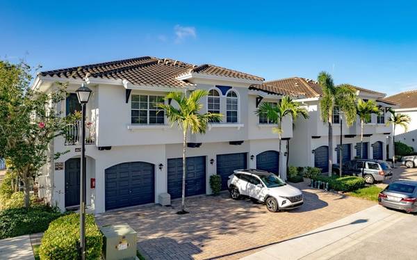 $2,830 / 3br - 1978ft2 - Pool, Rent Credit Reporting Service, 3/bd 2.5/ba (6116 Yellow Sun Drive, Lake Worth, FL)64002015095554120