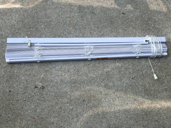 White Aluminum Mini Blinds 26.5 x 72 1