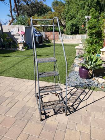 Rolling Wheel Ladder-RV Entrence Ladder - Step Stool - Wearhouse 1