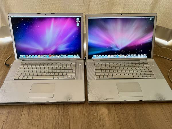 2 x Apple MacBook Pro Cor Duo Laptops 1