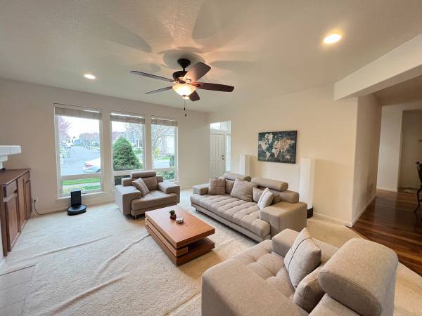 $2,895 / 3br - 2821ft2 - Bright & Inviting 3-Bedroom Hillsboro Retreat with Gas Fireplace (Hillsboro)63672600930691123