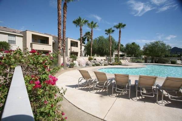 $2,200 / 2br - 1121ft2 - Full Size Washer and Dryer with big closets!63668370993283121