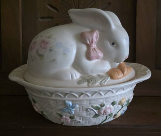 Pfaltzgraff Tea Rose Collection, Bunny Rabbit Covered Casserole Dish 1