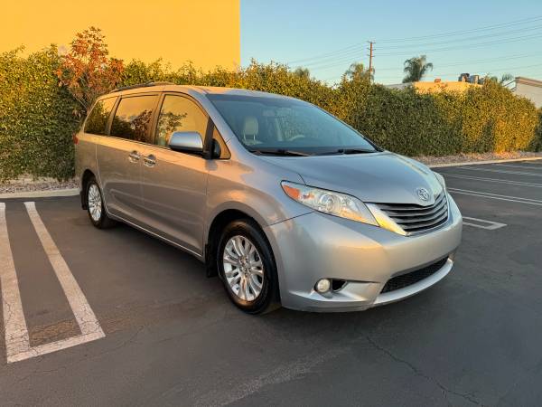 TOYOTA SIENNA XLE 2013 1