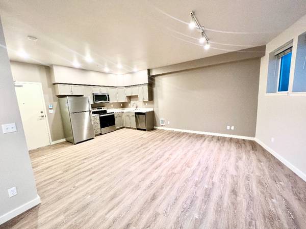 $1295.00 / 500ft2 - ¡Vida de lujo en McCormick Heights! ¡Unidad en planta baja!63811636060547124