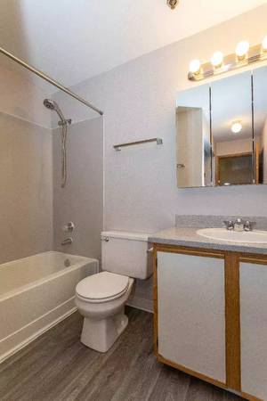 $1,750 / 2br - 813ft2 - Can't beat this spot! 2 bed, 1 bath in Federal Way's heart. (Federal Way - Rhododendron Species Botanical Garden)63929303033730121