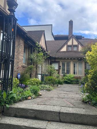 $1,400 / 400ft2 - Estudio de cabaña en esquina en Capitol Hill (Seattle)63659549461633122