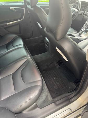 Volvo S60 - $13,400 (RIVERVIEW)63443253702913122