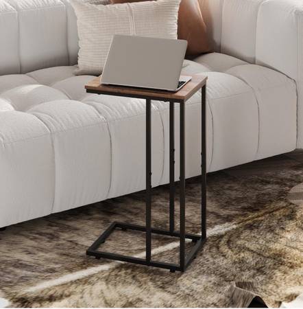 C shape modern side table - $40 (College Park)63471146146049121