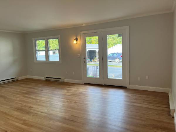 $1,625 / 3br - 1380ft2 - West End 2 level TOWNHOUSE - Remodeled - quiet and clean (City of Plattsburgh)64040362751745124