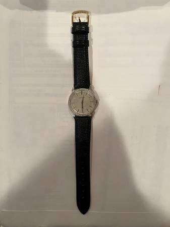 Glycine diamond wrist watch 1