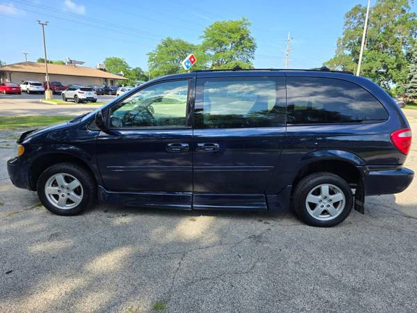 2005 DODGE GRAND CARAVAN - $5,999 (ZION ILLINOIS)63624813147651124