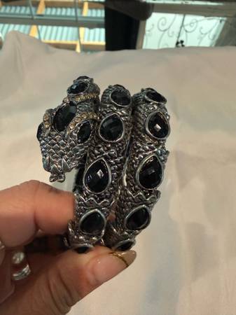 Snake jeweled bracelet 1