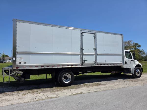 2019 Freightliner M2 106 - Photo 13