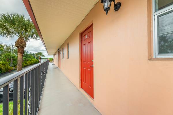 $115,000 / 2br - 819ft2 - Let's Make a Deal🏡Updated Riverside Second Floor 2/1 Condo (Monterey Yacht & Country Club)63867159026049121
