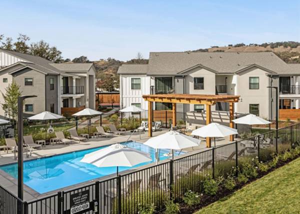 $3,095 / 2br - Larkfield 2B - Gabinetes de Cierre Suave, Área de Lounge Exterior, Lavadora y Secadora en Unidad (Larkfield / Santa Rosa)63813613442433123