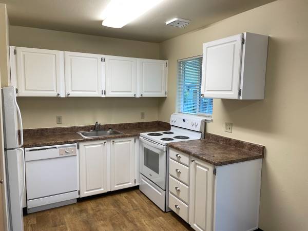 $1,899 / 3br - 906ft2 - ¡No te lo Pierdas, Muda Hoy! | Dúplex de 3 Habitaciones | Agua/Basura Pagados (Portland / Mt. Scott)63831608718339120