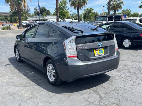 2010 Toyota Prius III - $6,99563619489700227123