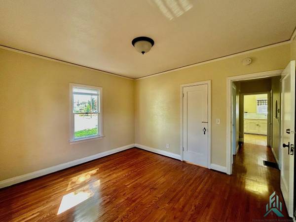 $1,850 / 1600ft2 - Great home downtown business with signage (Lebanon)63624787740161123