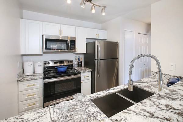 $1,890 / 1br - 630ft2 - Built-in Microwave, Pet Friendly, 1 bedroom (24375 Jackson Ave., Murietta, CA)64028082964739121