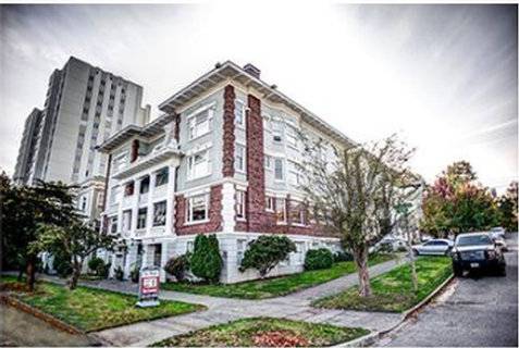$1,535 / 1br - 635ft2 - Walk-in-Closets, Built-in-Cabinetry with Glass Cabinet Doors, Balcony (Stadium District)63688586357121123