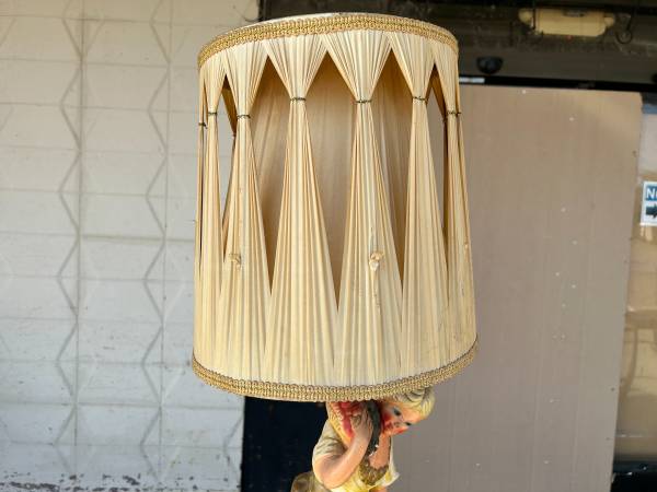 Vintage lady lamp 1