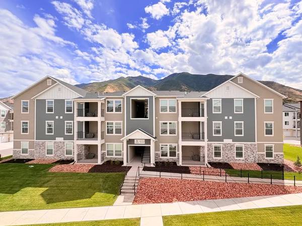 New 3 Bed 2 Bath Condo 1