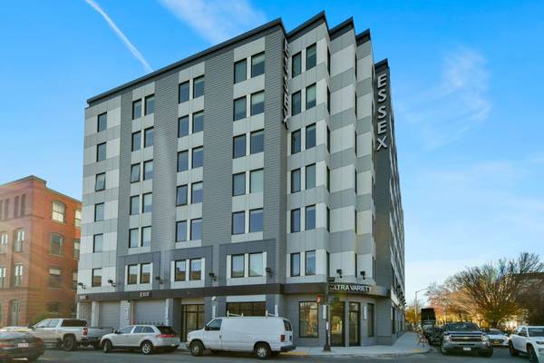 $1,600 / 9999ft2 - ****LUXURY STATE OF THE ART OVERSIZED STUDIO NOVEMBER 1**** (Lynn)63699196570241120