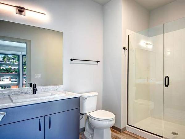 $2,523 / 1br - 597ft2 - Game room  with pool, darts and sonos record player, Air conditioning63995108414978123