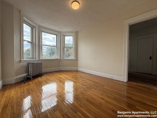 $2,275 ** Fenway studio includes Heat HW. Cat ok. Elevator in building. (Fenway)64186293660417122