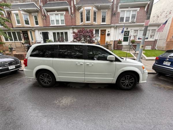 Dodge caravan - $5,000 (Brooklyn)63614845449729124