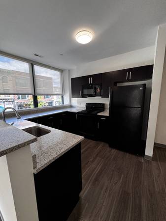 $2,400 / 2br - Amplio y luminoso de 2 habitaciones – ¡Excelente distribución y ubicación! Centro de Framingham (Framingham)63828557332353124