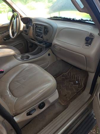 98 ford expedition - $2,100 (Buchanan)63620134264451122