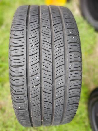 Neumáticos Continental Contiprocontact 255/40R19 usados - $50 (Tacoma)63471373018753120