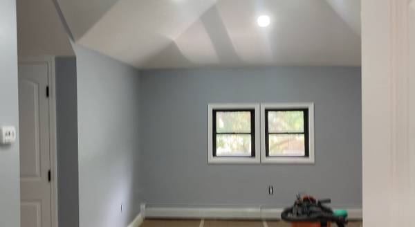Grillin and chillin 3BR/2BTH pets ok laundry in the bldg, parking 1